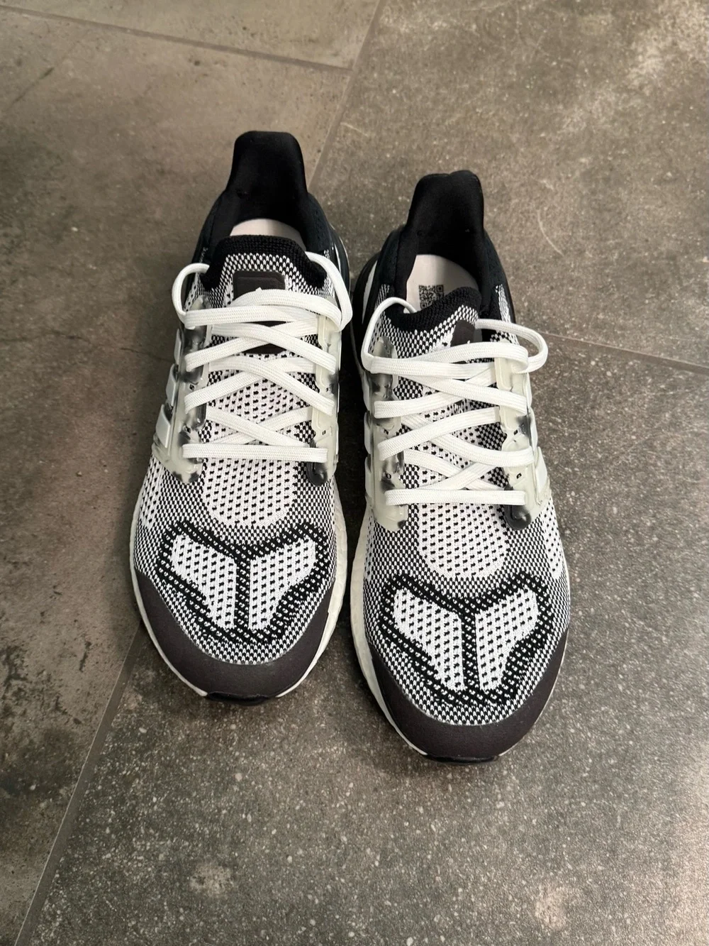 adidas Men's Black and White Knit Running Sneakers ultraboost